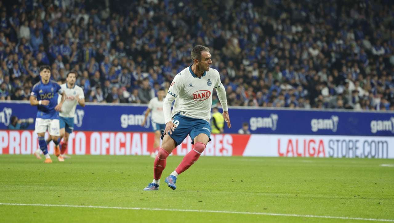Real Oviedo 0-2 Espanyol: Kike García y Pere Milla apagan el debut de Luis Carrión