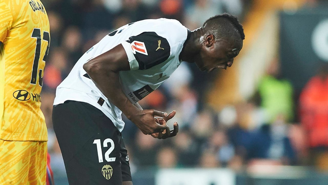 Adiós definitivo a Umar Sadiq y hola a Lucas Beltrán