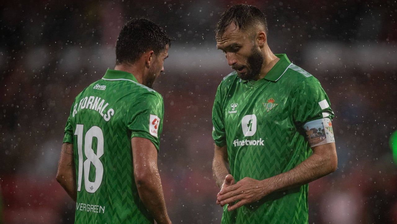 Con la mosca detrás de la oreja aún con River Plate por Pezzella