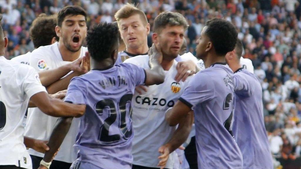 El Valencia critica con dureza a la Gala del Balón de Oro por su extraña aparición