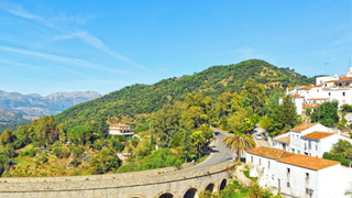 El Notting Hill andaluz: Un pueblo blanco de Málaga que parece una postal