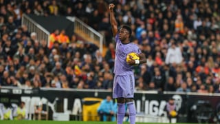 Vinicius responde a la afición del Valencia y a Gil Manzano