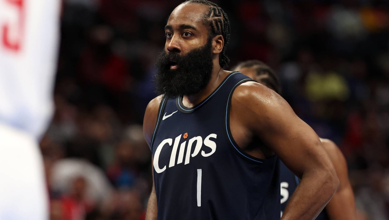 Harden asesta el primer golpe y LeBron contesta en otra brutal noche de NBA