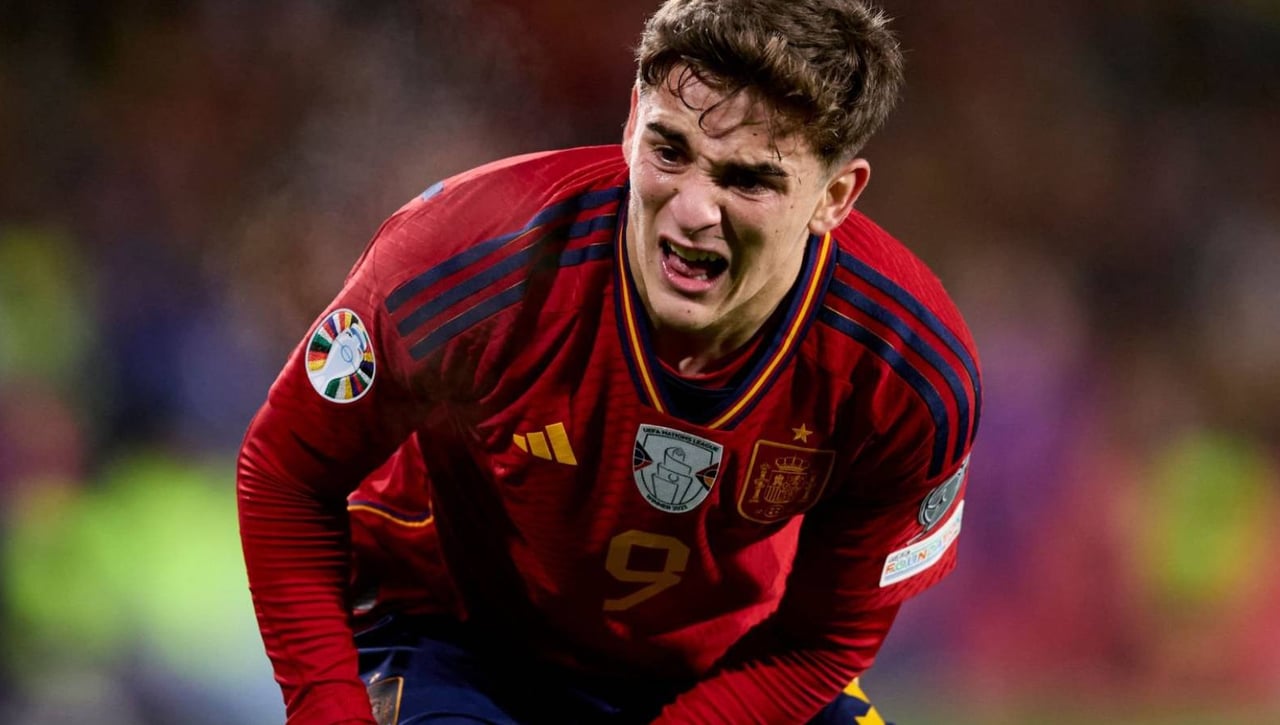 Gavi se pronuncia sobre su lesión y se reencuentra con Xavi y sus compañeros