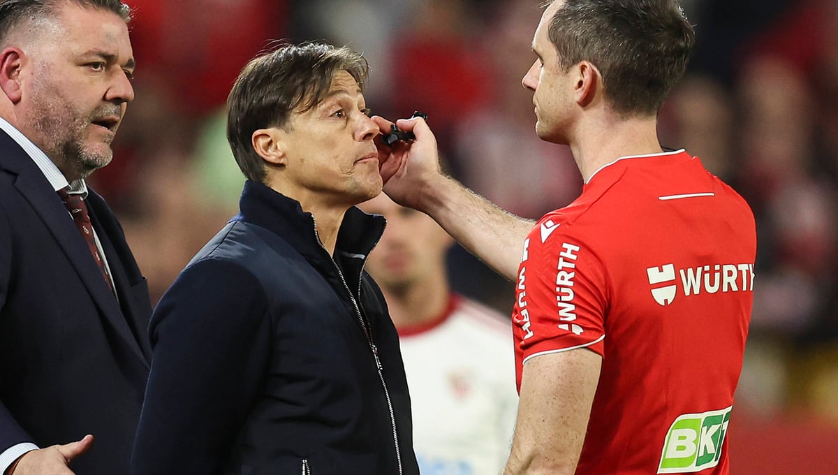 Almeyda estalla por su expulsión en el Sevilla-Alavés: "Va a mentir porque no le dije nada"