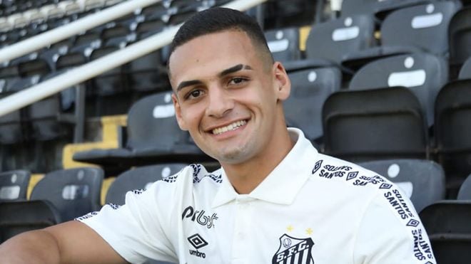 El Almería rescata a Kaiky de la barbarie: así fue la terrible agresión de un ultra del Santos a un futbolista