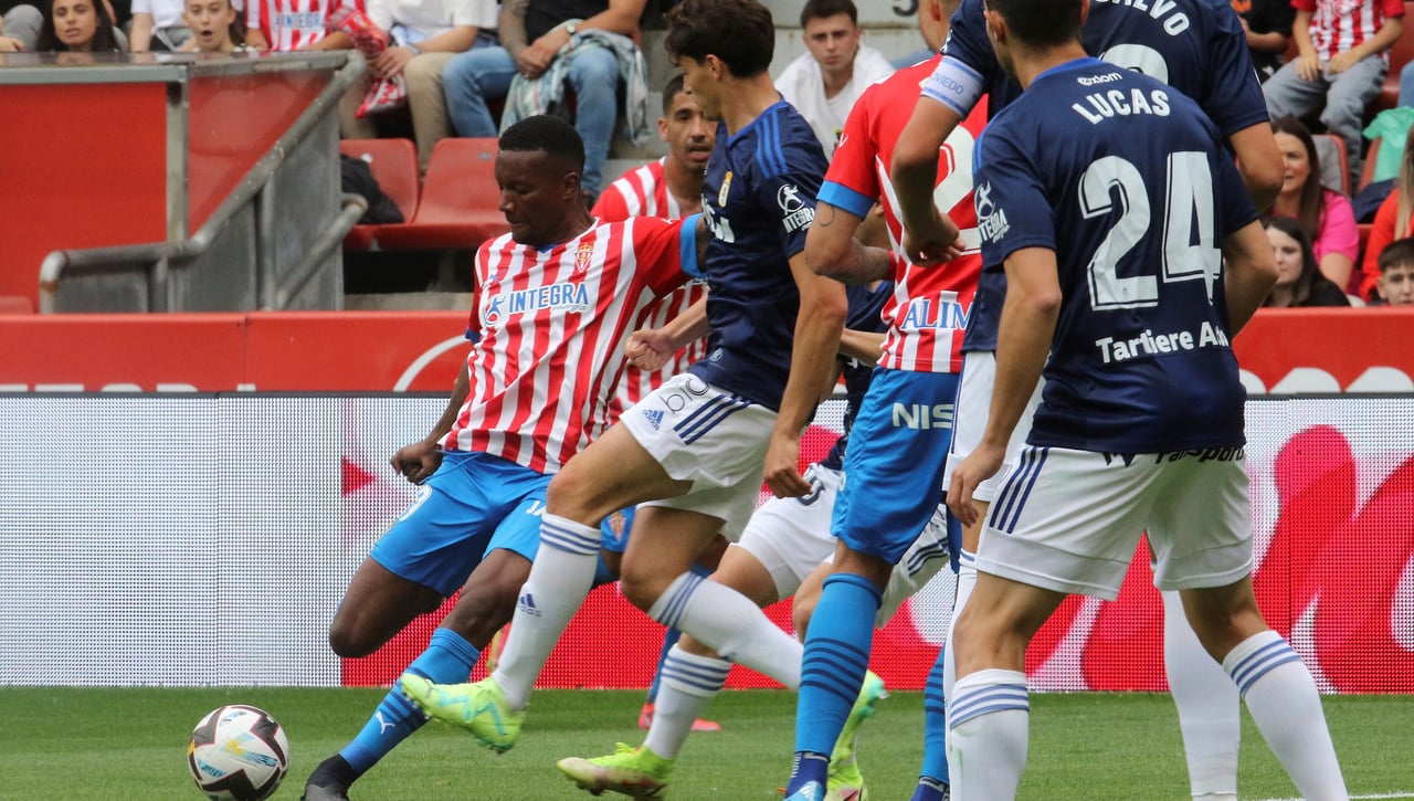 Sporting de Gijón y Real Oviedo ponen sus ojos en el mismo futbolista