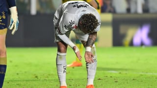 El calvario de Neymar no tiene fin: lesión en la rodilla y adiós al Brasileirao