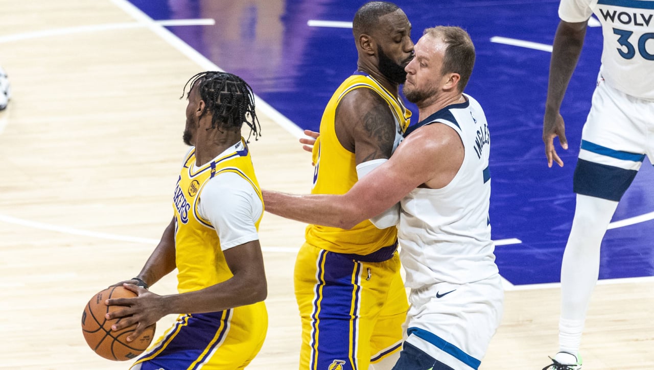 Así ha sido el estreno de LeBron James junto a su hijo en la NBA