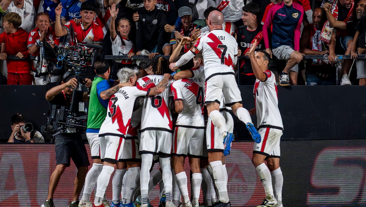 La plantilla del Rayo atraviesa una situación límite