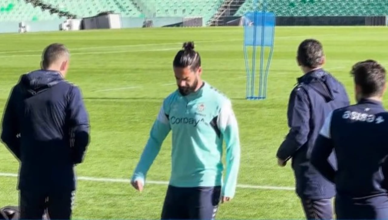 Isco Alarcón abandona el entrenamiento por unas molestias gástricas