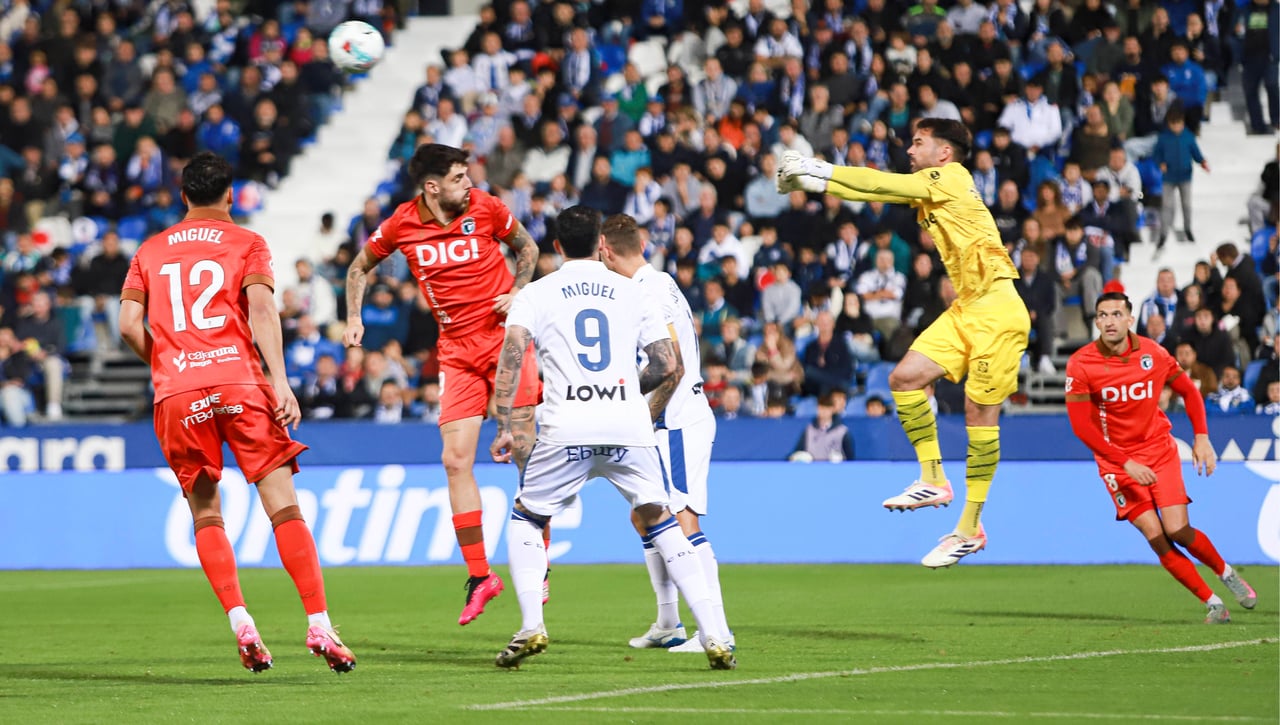 Así queda LaLiga Hypermotion tras la derrota del Mirandés y las victorias de Almería y Burgos