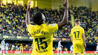 El Villarreal baila ante la Real al ritmo de Jackson