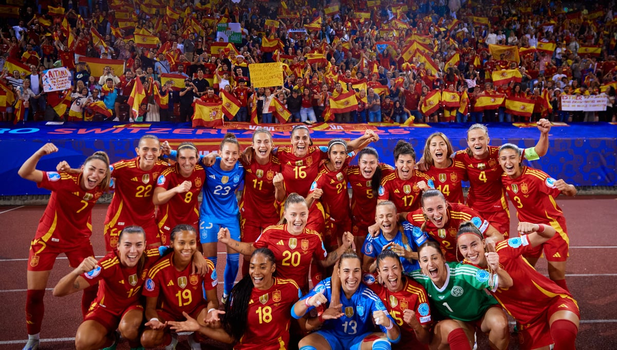 España vuelve a la cima