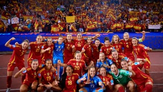 España vuelve a la cima