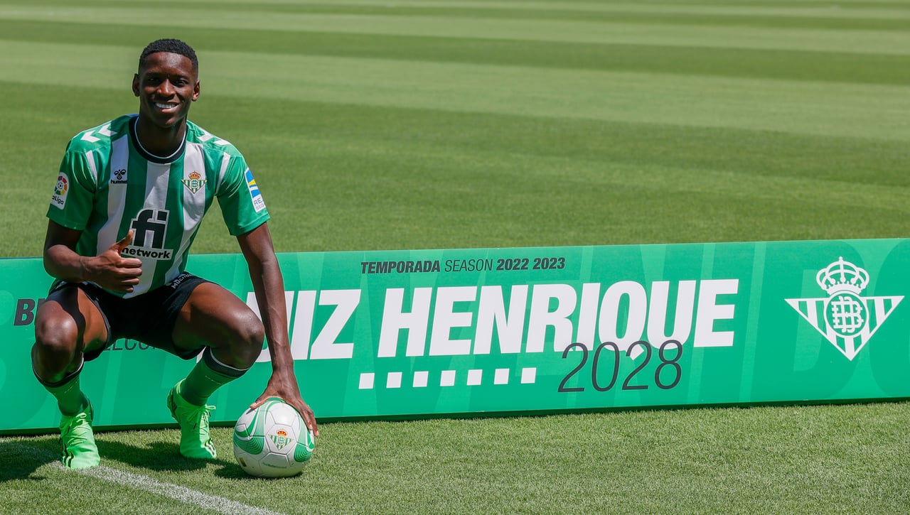 Máxima expectación, calculadora en mano, ante el posible traspaso de Luiz Henrique al Nápoles