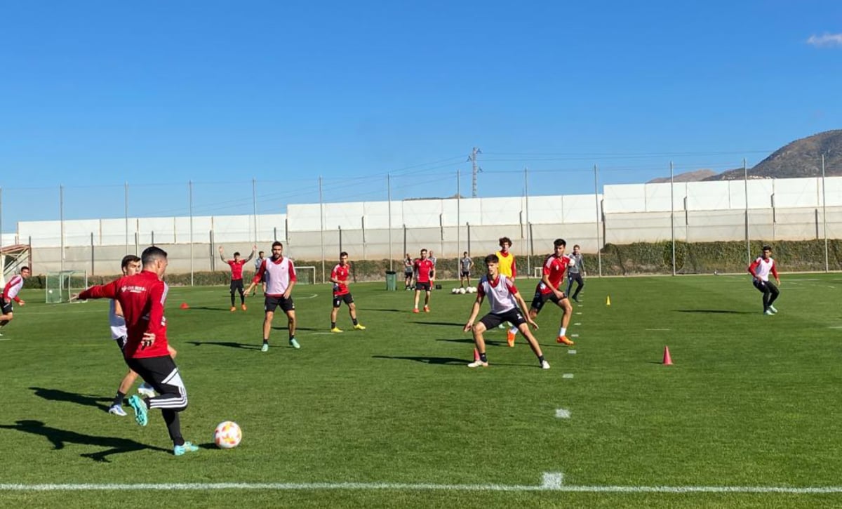 El Granada recupera efectivos en un tramo clave, pero pierde su brújula