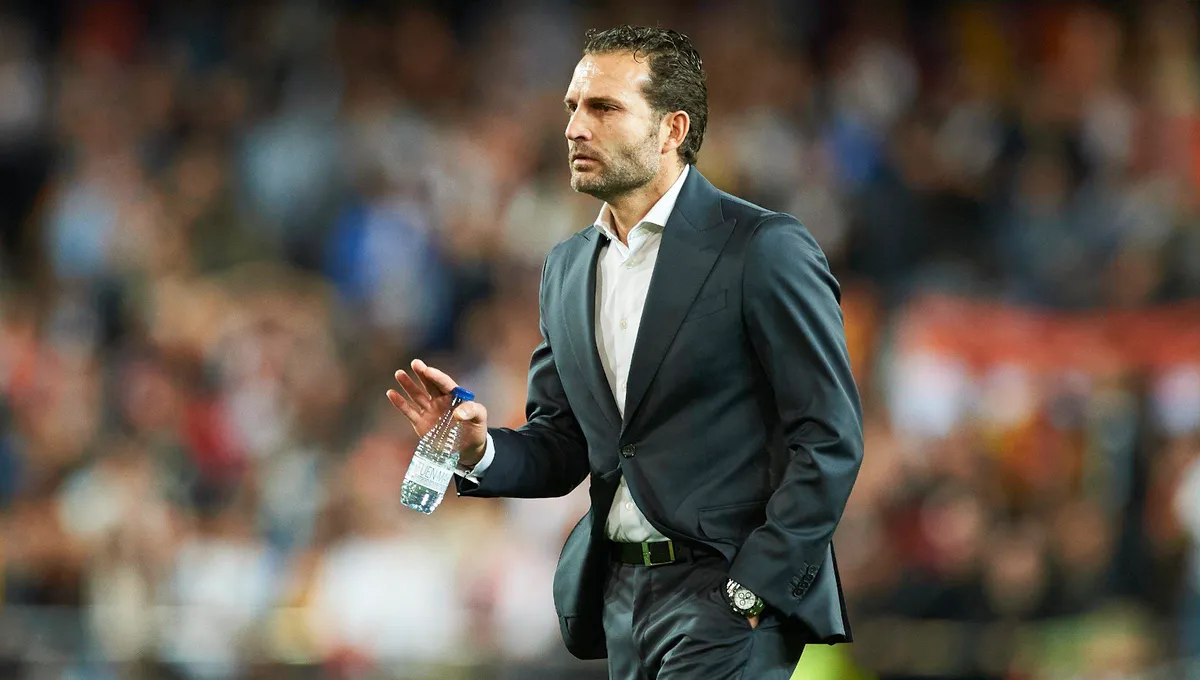 Al Valencia se le pone a tiro el fichaje deseado por Baraja para la delantera 