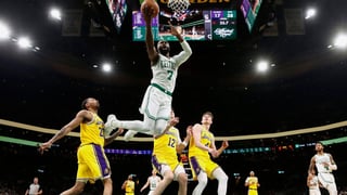 Los Lakers se hunden en una noche histórica para Kevin Durant