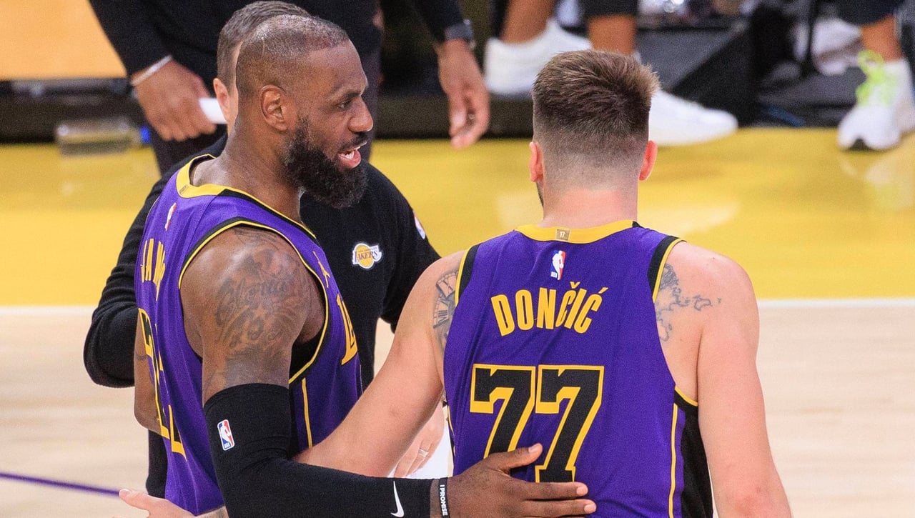 LeBron James alza la voz y señala a Luka Doncic