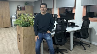 Jesús Navas visita la nueva redacción de ESTADIO Deportivo