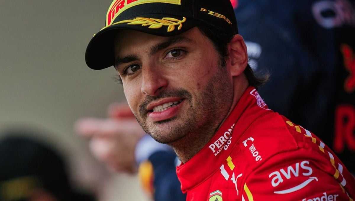 Carlos Sainz se burla de Red Bull por Checo Pérez