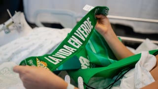 La tradicional visita de los profesionales béticos a los hospitales sevillanos