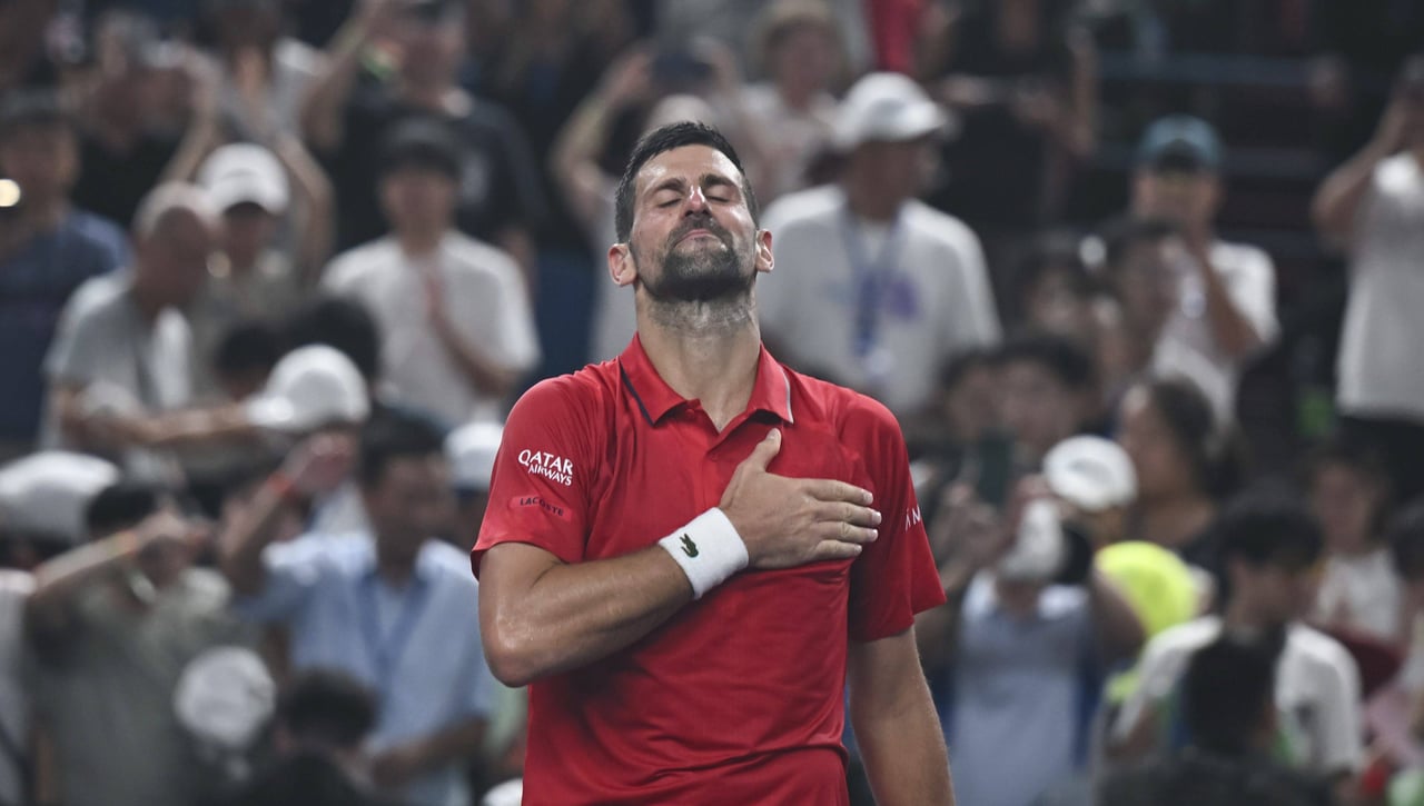 Novak Djokovic desoye a su cuerpo para seguir ganando en China