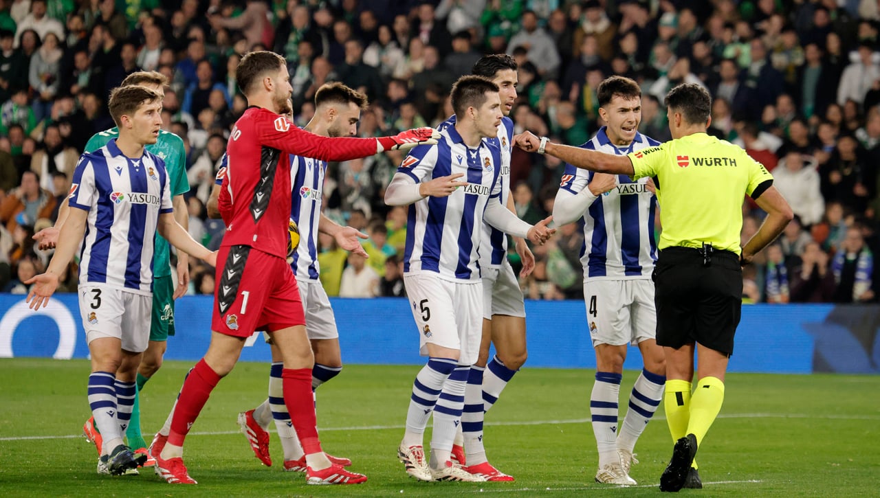 Zubimendi denuncia injusticias arbitrales: "En LaLiga se está viendo acciones difíciles de analizar y hoy nos ha tocado a nosotros"