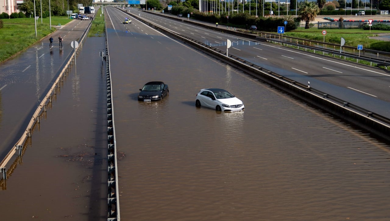 Otra DANA pone en alerta roja a Málaga y Granada, donde ya suspenden colegios y desalojan vecinos
