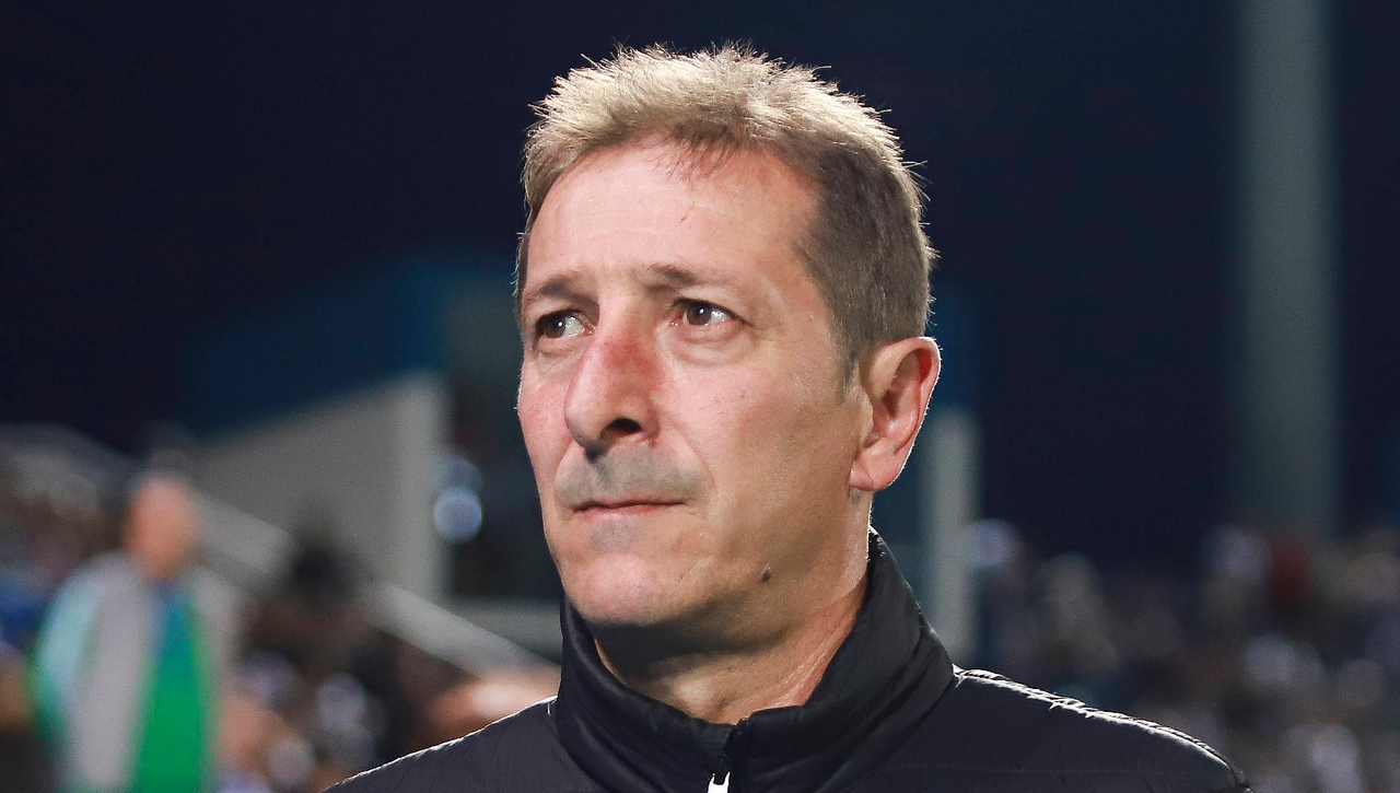 La afición del Burgos reclama y Ramis da explicaciones sobre Mollejo