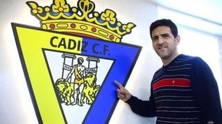 El Cádiz pesca en el Villarreal y ya negocia su primer fichaje para la 24/25