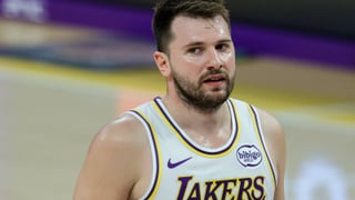 Frenazo para Luka Doncic y rotunda reacción de Victor Wembanyama