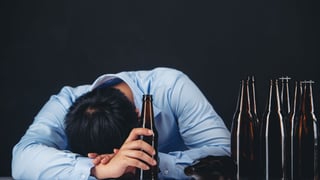 La mejor bebida para reducir la resaca