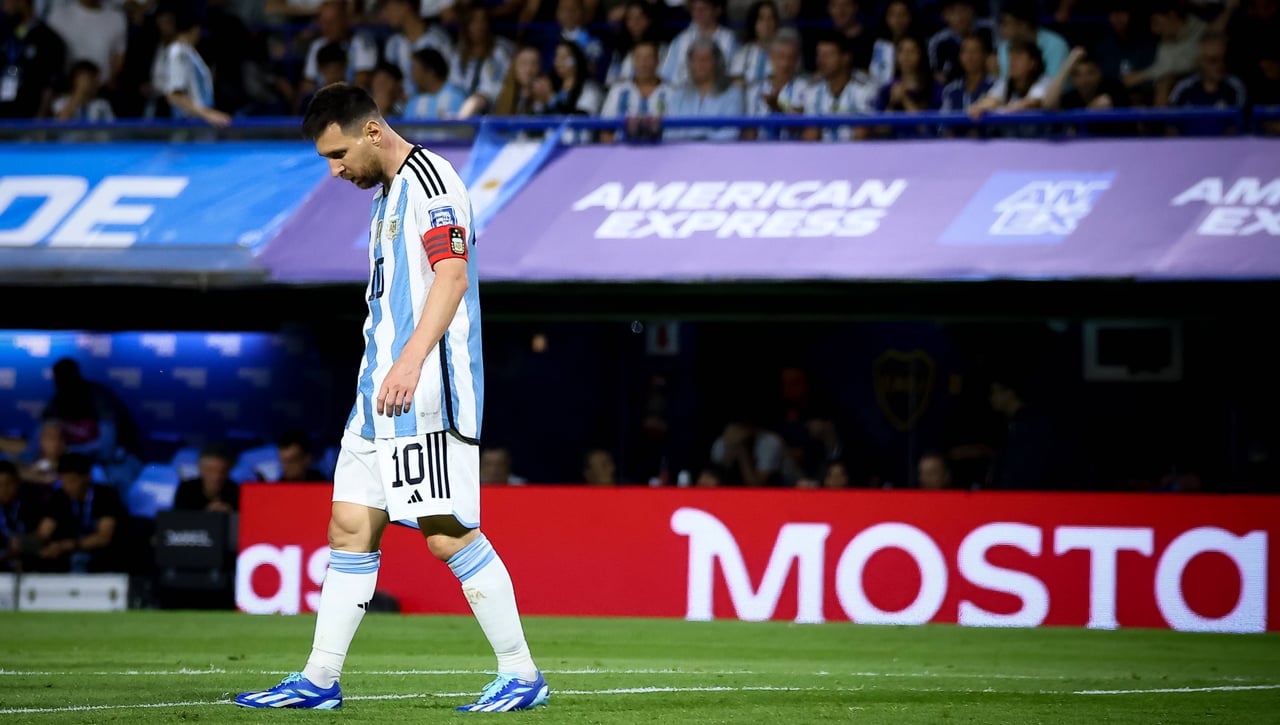 Messi también cae en la plaga de lesionados de Argentina