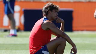 Andrea Berta vive un momento tenso con Joao Félix