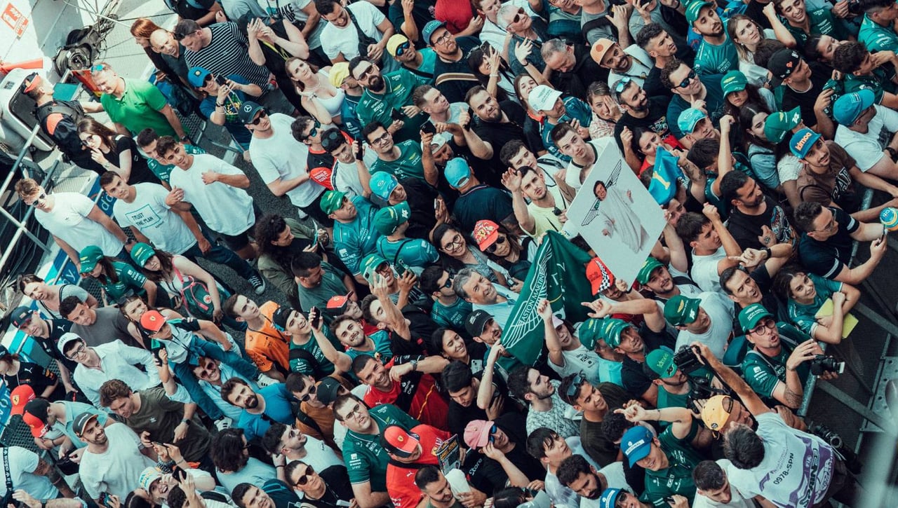 Locura total en el estreno de Alonso en el GP de España de F1