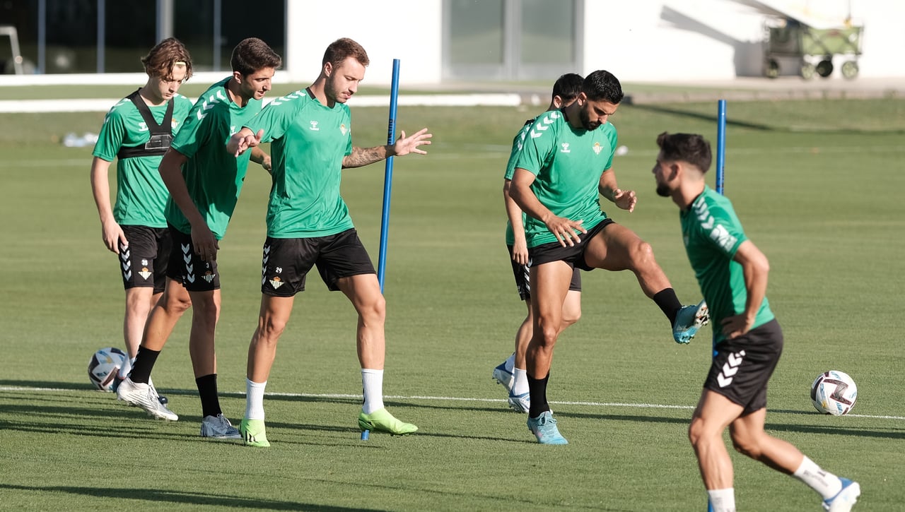 Así está ahora mismo la situación de Loren Morón y Diego Lainez en el Betis
