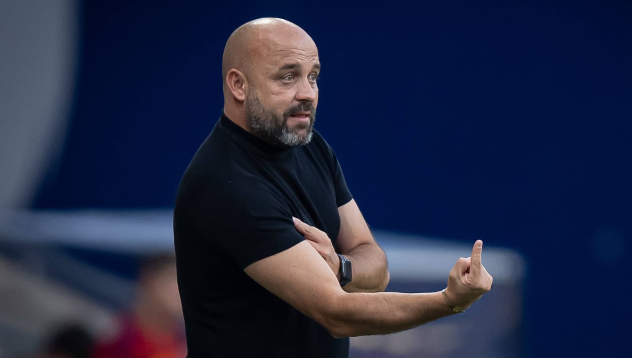 Manolo González se muerde la lengua