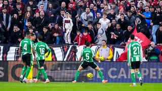 LaLiga agrava el panorama para el Sevilla denunciando gritos de "Bartra, muérete"