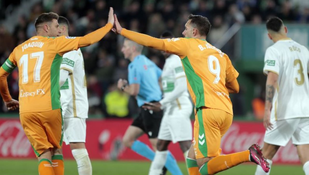 Elche 2-3 Betis: Rescata la fe inquebrantable, pero también las desconexiones del año pasado