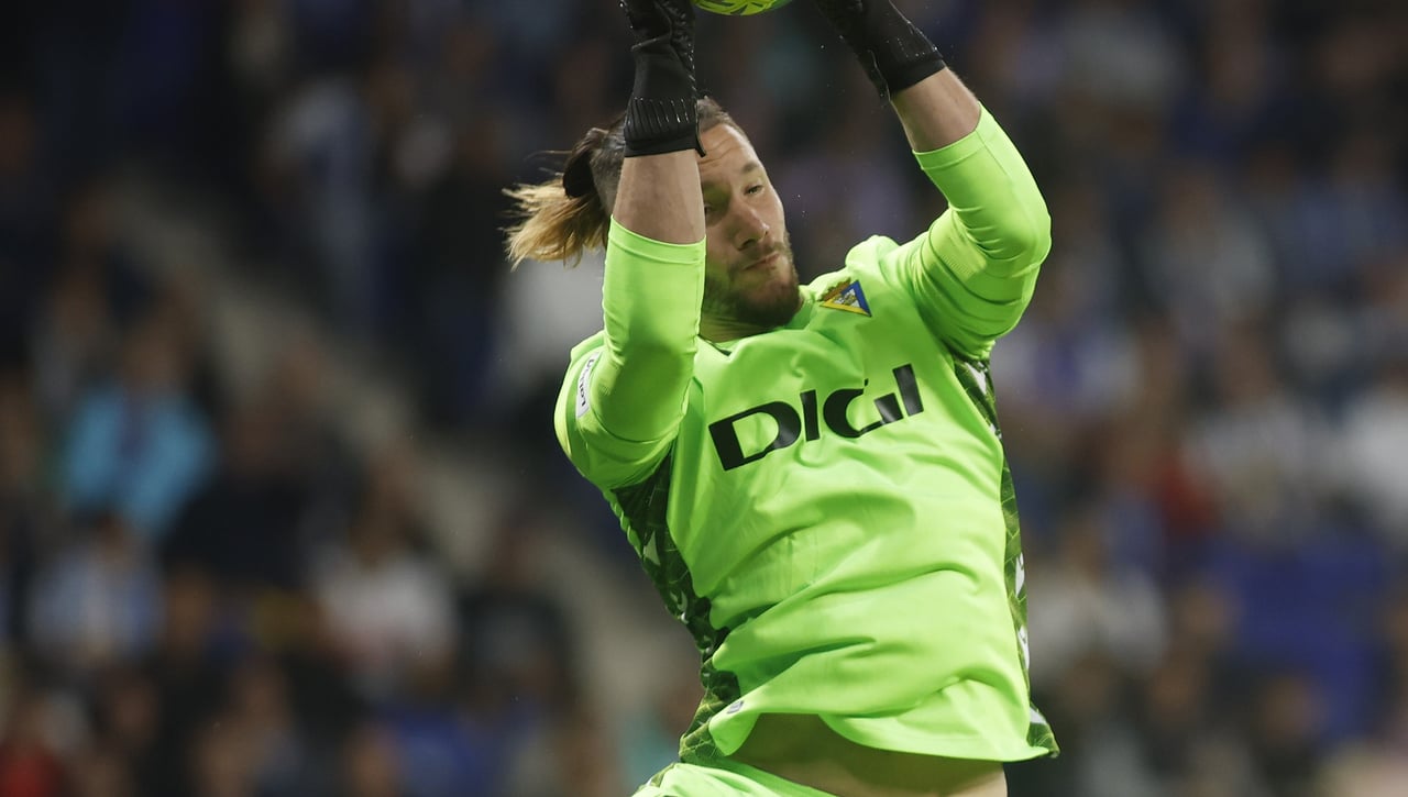 Duro choque entre Conan Ledesma y el Cádiz