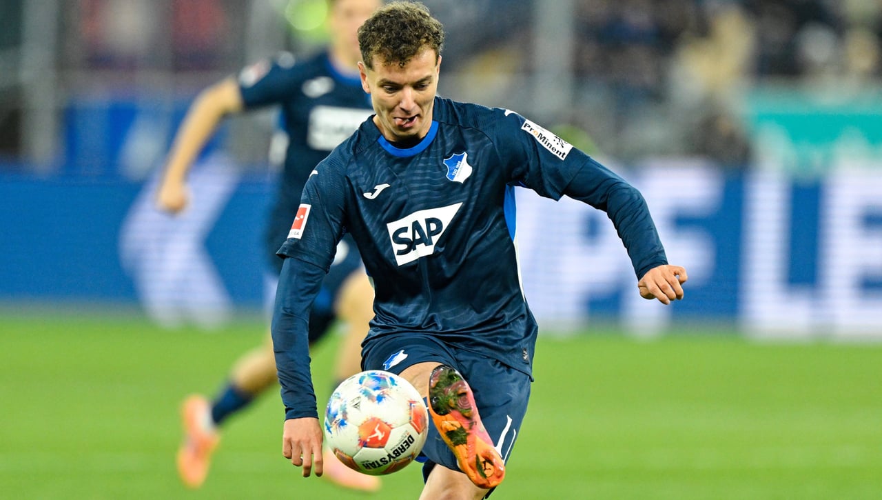 El Bayern Múnich acelera por Asllani, el delantero de moda de la Bundesliga