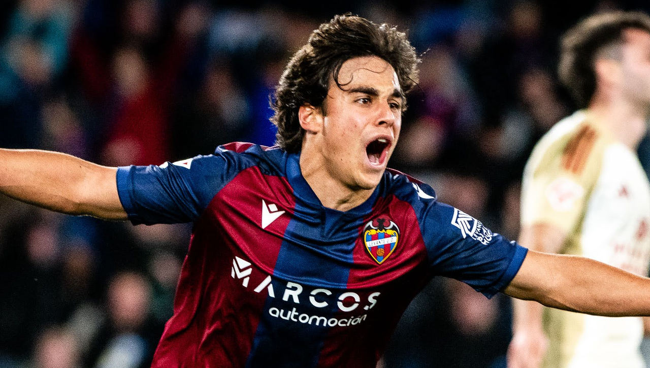 El Levante ya habría hecho una oferta de renovación a Carlos Álvarez