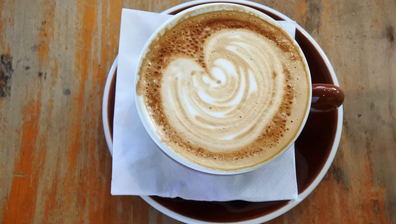 Tu bebida caliente favorita contiene microplásticos