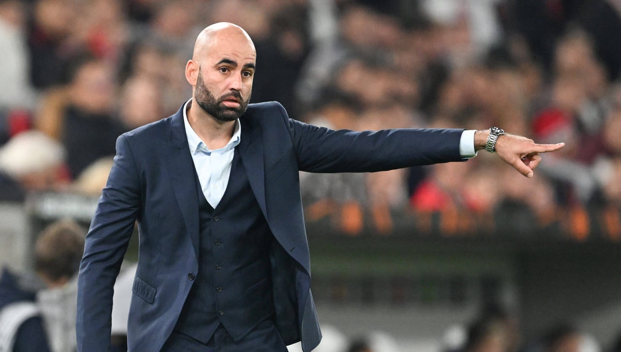 Giráldez rompe una lanza a favor de Borja Iglesias