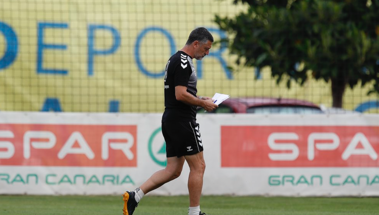 Las Palmas sigue a la espera de la decisión de García Pimienta