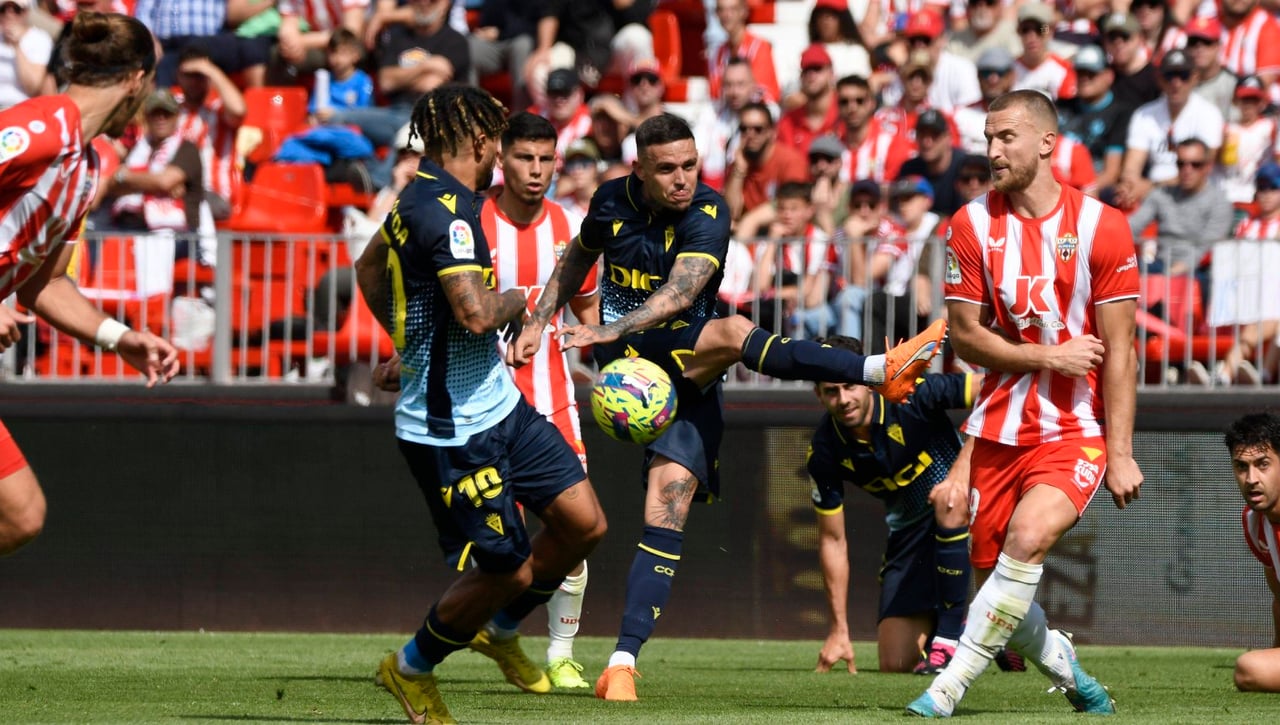 Almería - Cádiz: Horario, canal y dónde ver en TV y online hoy el partido de LaLiga EA Sports