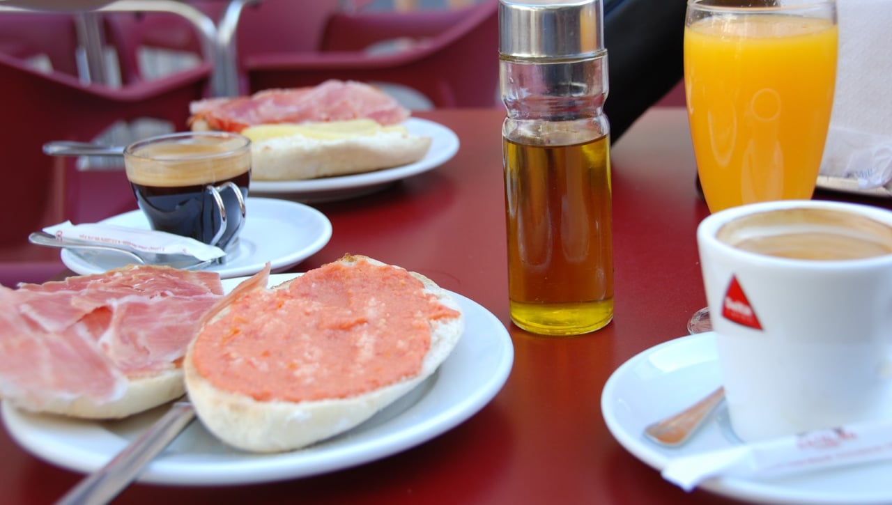 El bar de Sevilla que regala desayunos gratis por el Día de Andalucía