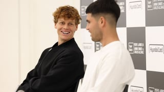 Carlos Alcaraz y Jannik Sinner llegan juntos a Australia